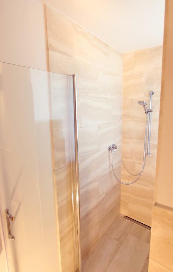 Loft Am See Mit Privatem Badestrand Und Klimaanlage อิมเมนชตาด อัม โบเดนเซ ภายนอก รูปภาพ